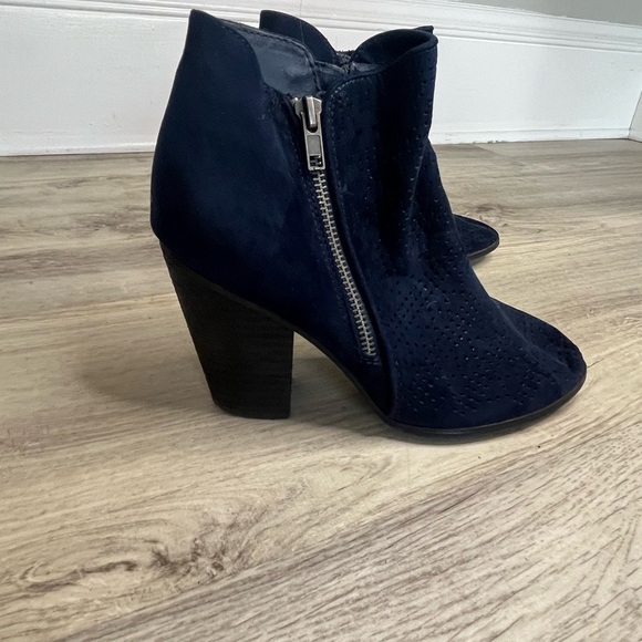 Carlos Santana Hacey Navy Blue Ankle Boots Side Zip Women’s Sz 7 M 3.5 Inch Heel - Picture 3 of 12